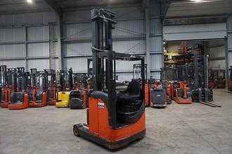 Chariot élévateur d'occasion LINDE R 14 - 7.995mm Hubhöhe ELEKTRO SCHUBMASTSTAPLER (13076161)