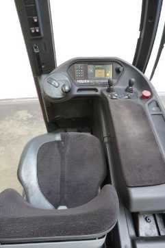 Chariot élévateur d'occasion LINDE R 16 HD 1120 ELEKTRO SCHUBMASTSTAPLER (12987587)