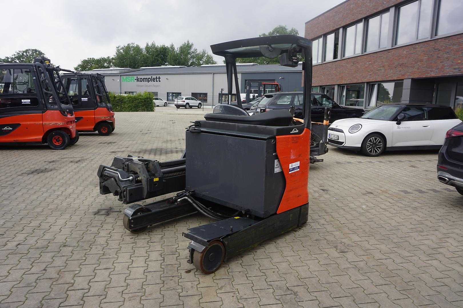 Chariot élévateur d'occasion LINDE R 16HD-01 - 11.450mm Hubhöhe ELEKTRO SCHUBMASTSTAPLER (13054241)