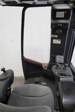 Chariot élévateur d'occasion LINDE R 17 X 116-03 ELEKTRO SCHUBMASTSTAPLER (12913396)