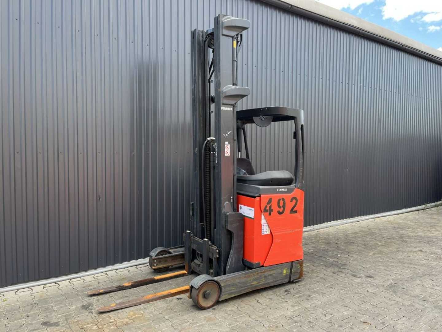 Chariot élévateur d'occasion LINDE R12B-01 ELEKTRO SCHUBMASTSTAPLER (13057762)
