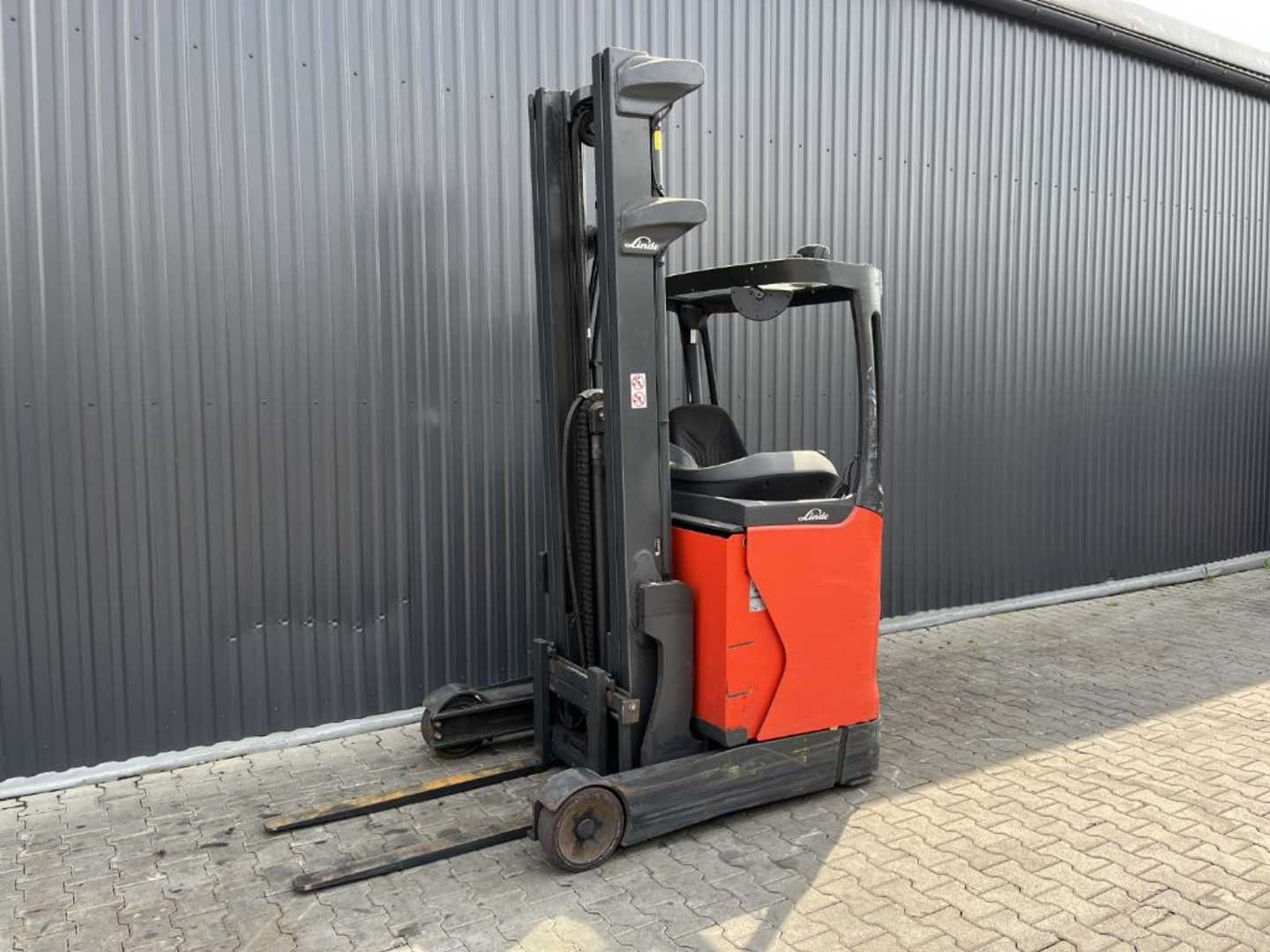 Chariot élévateur d'occasion LINDE R12B-01 ELEKTRO SCHUBMASTSTAPLER (13063499)