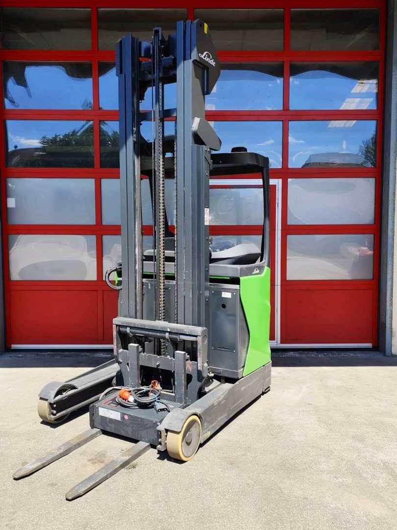 Chariot élévateur d'occasion LINDE R14-01 ELEKTRO SCHUBMASTSTAPLER (13056633)