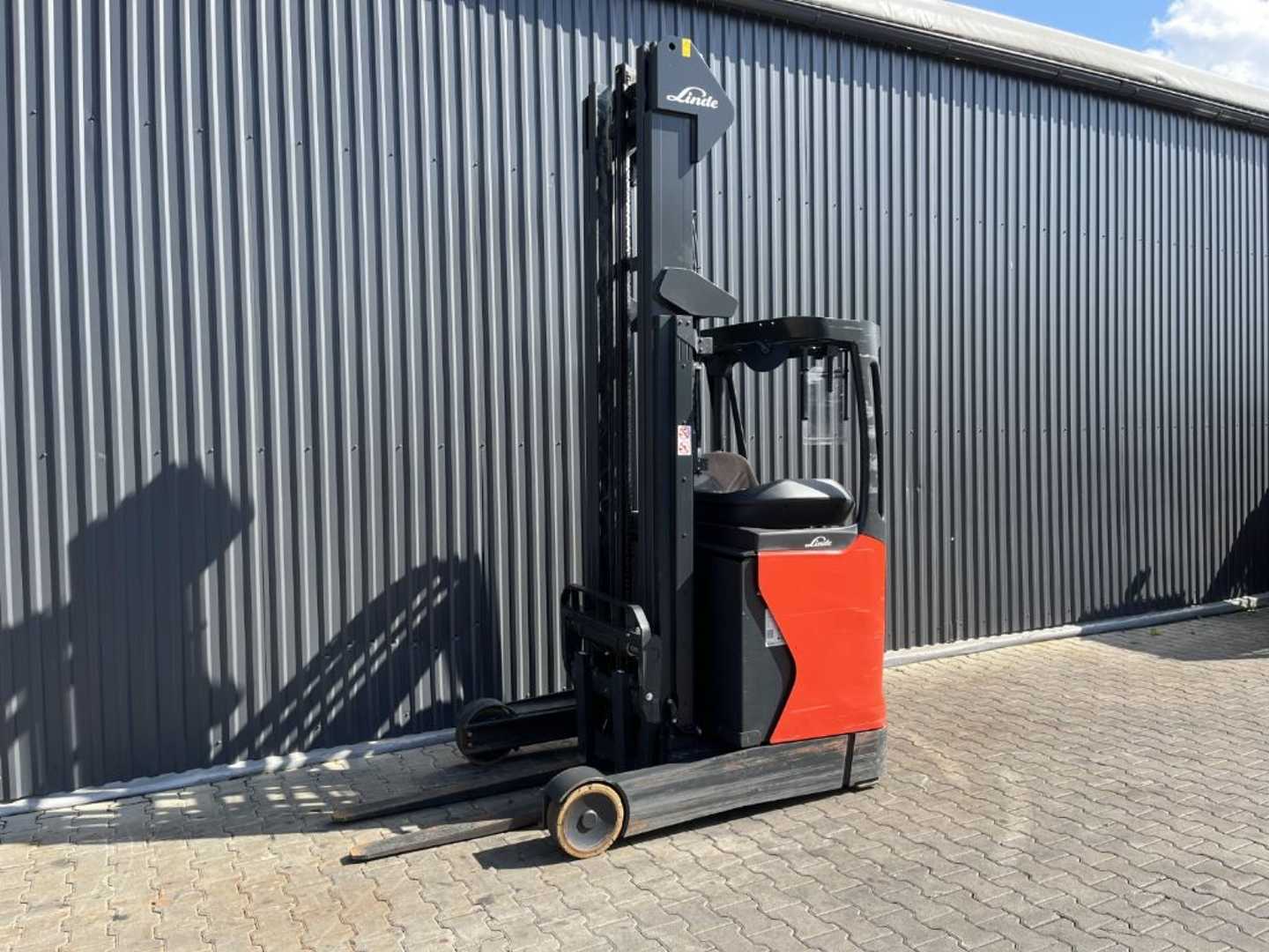 Chariot élévateur d'occasion LINDE R14-01 ELEKTRO SCHUBMASTSTAPLER (13063488)
