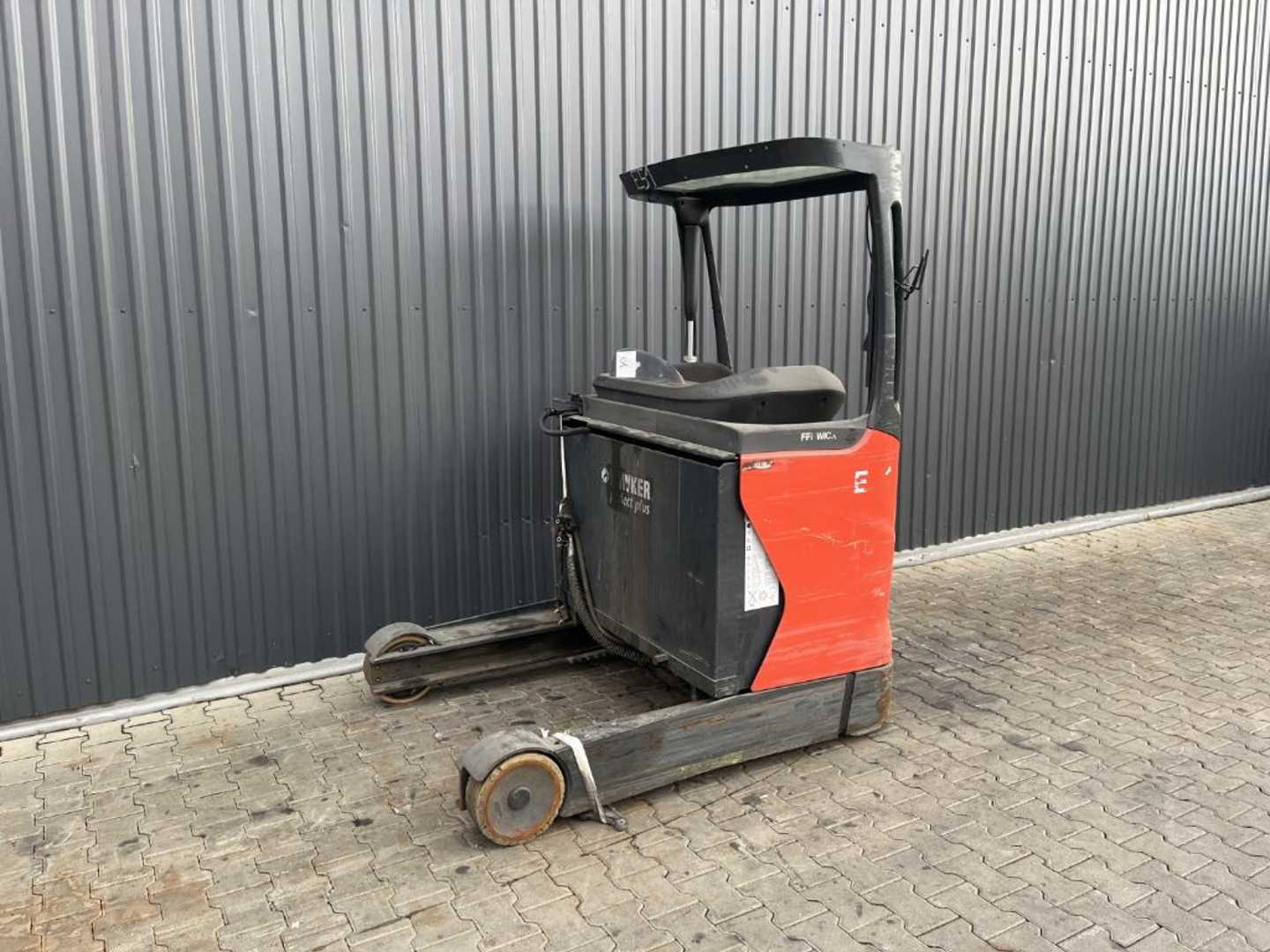 Chariot élévateur d'occasion LINDE R14-01 ELEKTRO SCHUBMASTSTAPLER (13065407)