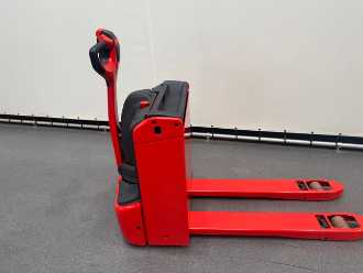 Chariot élévateur d'occasion LINDE T 16 1150x540 mm ELEKTRO NIEDERHUBWAGENDEICHSEL (13071653)