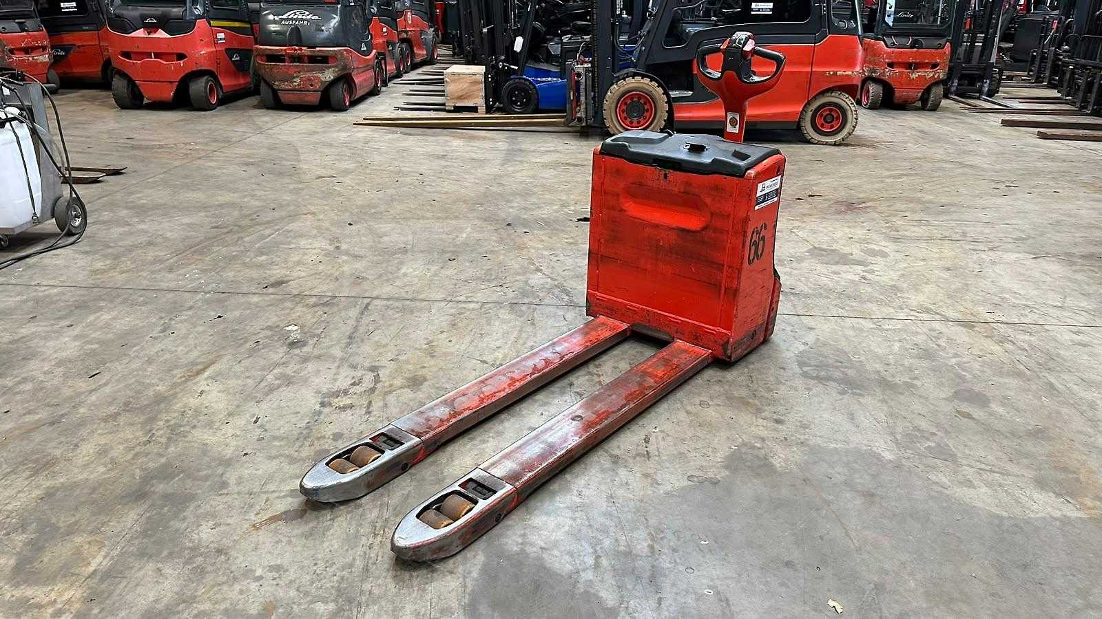 Chariot élévateur d'occasion LINDE T 16 ELEKTRO NIEDERHUBWAGENDEICHSEL (13073173)