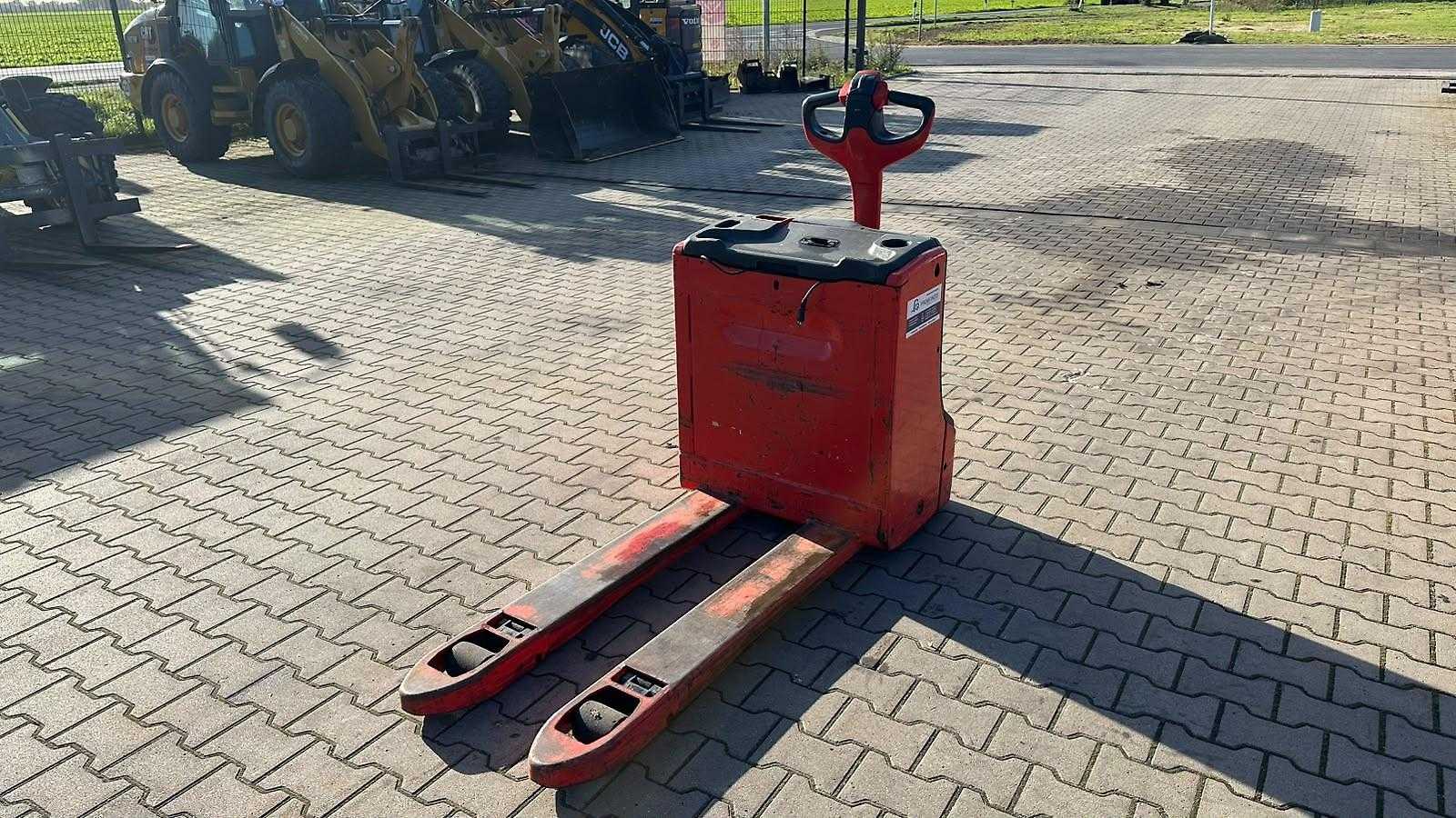 Chariot élévateur d'occasion LINDE T 20 ELEKTRO NIEDERHUBWAGENDEICHSEL (13075009)