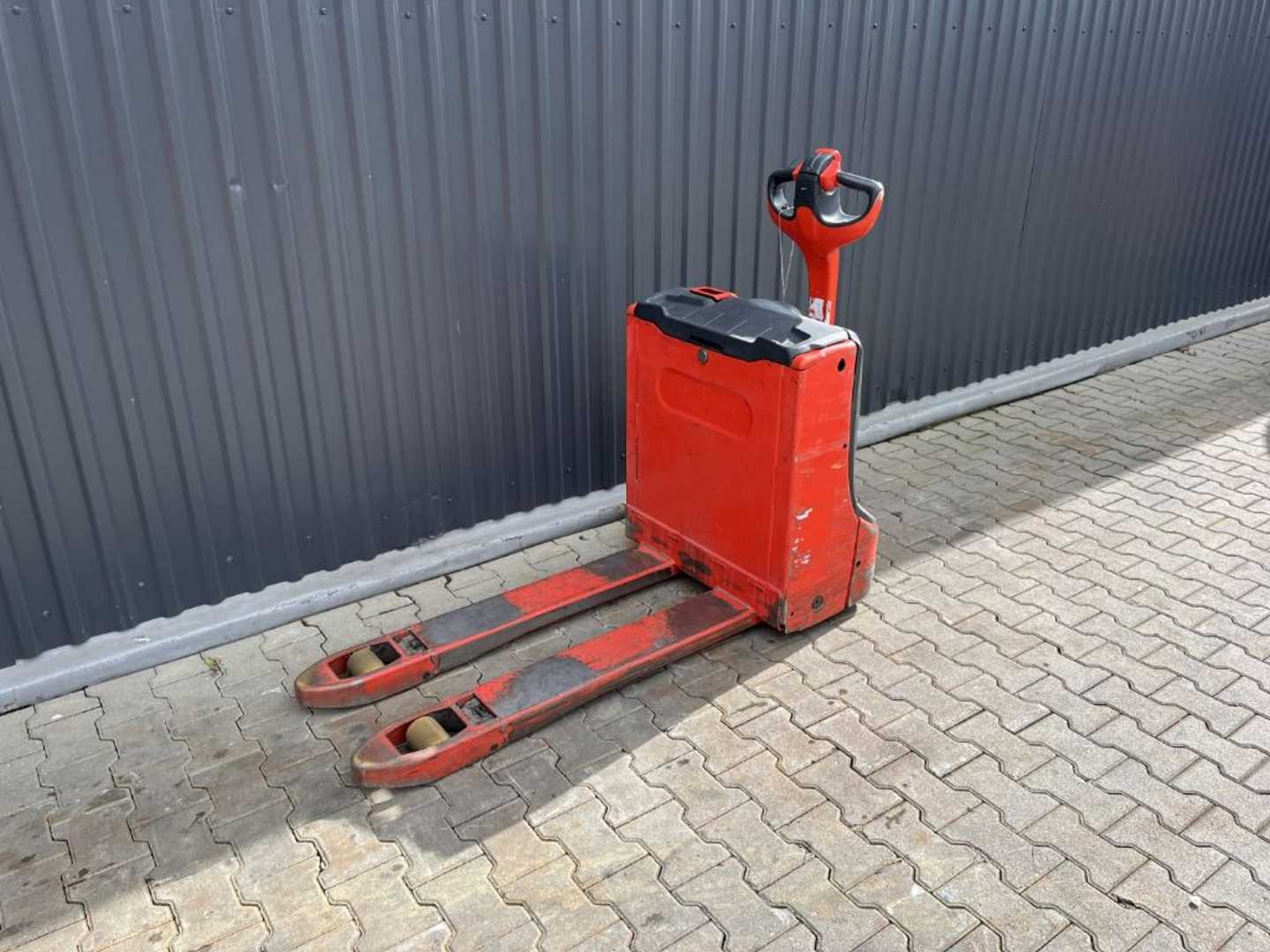 Chariot élévateur d'occasion LINDE T16 ELEKTRO NIEDERHUBWAGENDEICHSEL (13069056)