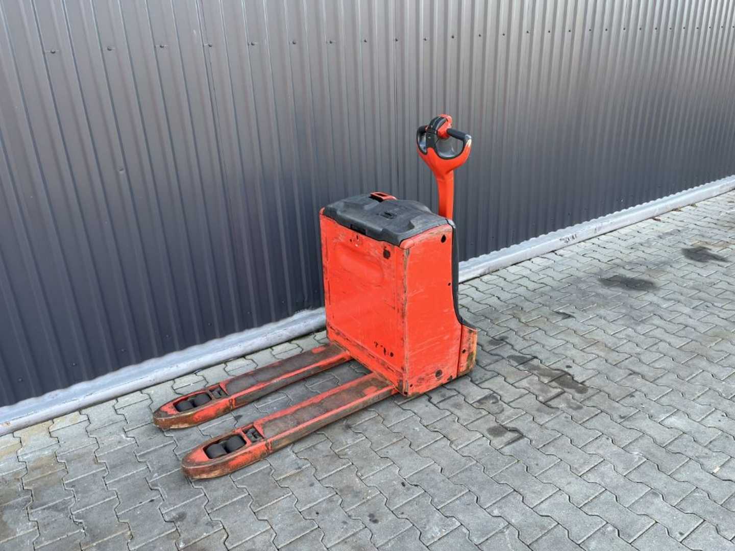 Chariot élévateur d'occasion LINDE T16 ELEKTRO NIEDERHUBWAGENDEICHSEL (13071989)