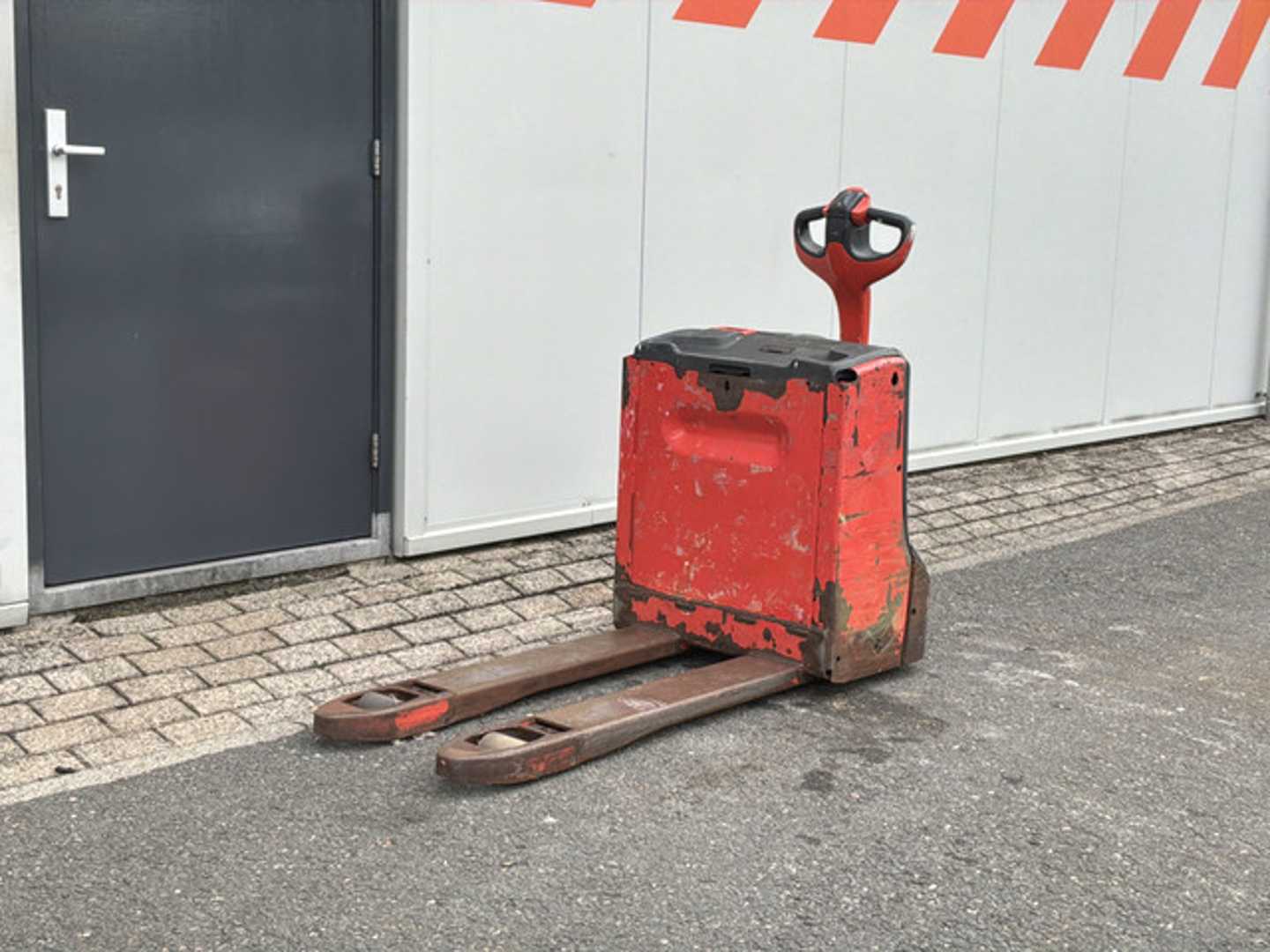 Chariot élévateur d'occasion LINDE T16 ELEKTRO NIEDERHUBWAGENSEMIELEKTRISCH (13071867)