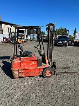 Chariot élévateur d'occasion LINDE TM15 ELEKTRO DREIRADFRONTSTAPLER (12544848) backdrop