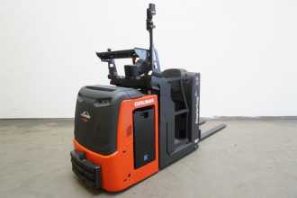 Chariot élévateur d'occasion LINDE V 08-02 4594 ELEKTRO HOCHHUBKOMMISSIONIERER (13026281) backdrop