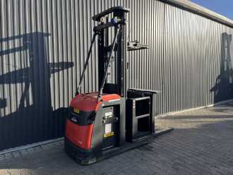 Chariot élévateur d'occasion LINDE V10 ELEKTRO MITTELHUBKOMMISSIONIERER (13028013) backdrop