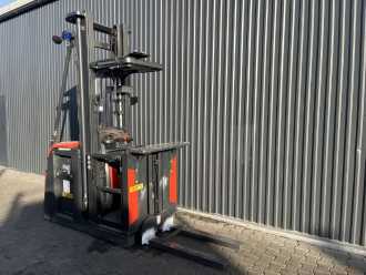 Chariot élévateur d'occasion LINDE V10 ELEKTRO MITTELHUBKOMMISSIONIERER (13028013)