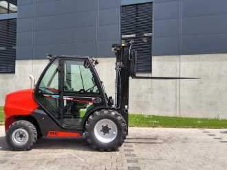 Chariot élévateur d'occasion MANITOU MC 30-4 DIESEL GELAENDESTAPLER (13075618)