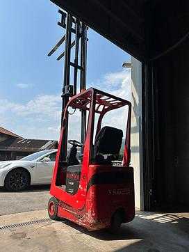 Chariot élévateur d'occasion MARIOTTI AC1 8 C ELEKTRO DREIRADFRONTSTAPLER (12957308)