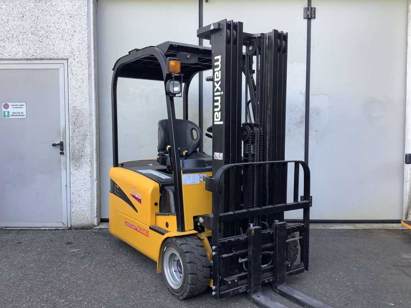 Chariot élévateur d'occasion MAXIMAL FB20S-MJZ ELEKTRO DREIRADFRONTSTAPLER (12995262)