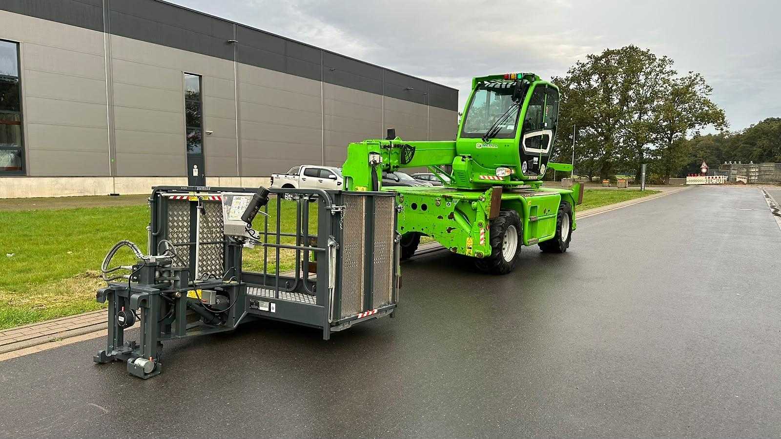 Chariot élévateur d'occasion MERLO Roto 40.16 - 2019er - Viel Zubehör DIESEL TELESKOPARMSTAPLER (13075001)