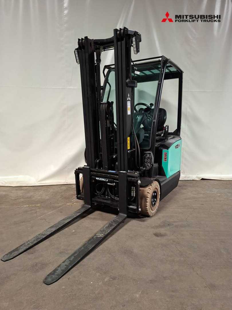 Chariot élévateur d'occasion MITSUBISHI FB 16 ACNT ELEKTRO DREIRADFRONTSTAPLER (13052528)