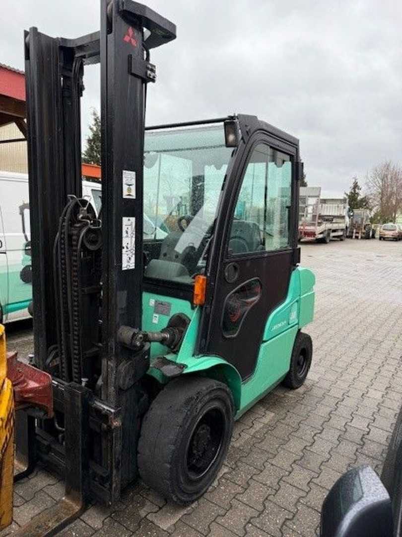 Chariot élévateur d'occasion MITSUBISHI FD 30 N DIESEL VIERRADFRONTSTAPLER (12997061)