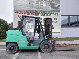Chariot élévateur d'occasion MITSUBISHI FD50N DIESEL VIERRADFRONTSTAPLER (13030547)