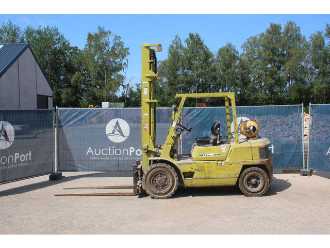 Chariot élévateur d'occasion MITSUBISHI FG-35 GAS VIERRADFRONTSTAPLER (13060405)