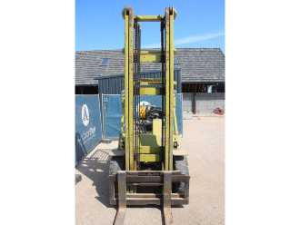 Chariot élévateur d'occasion MITSUBISHI FG-35 GAS VIERRADFRONTSTAPLER (13060405)