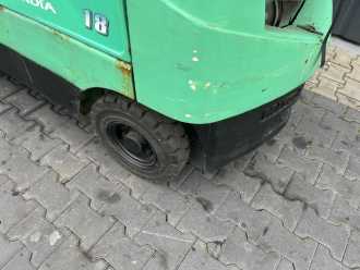 Chariot élévateur d'occasion MITSUBISHI FG18N GAS VIERRADFRONTSTAPLER (13069413)