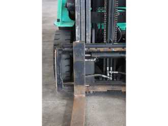 Chariot élévateur d'occasion MITSUBISHI FG18NT GAS VIERRADFRONTSTAPLER (13047010)
