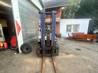Chariot élévateur d'occasion NISSAN EGH02F30U DIESEL VIERRADFRONTSTAPLER (13072185)