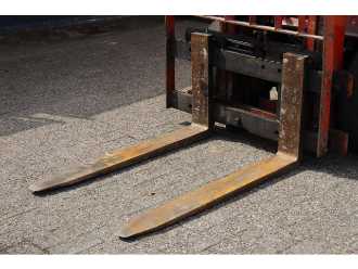 Chariot élévateur d'occasion NISSAN PH02A-25U GAS VIERRADFRONTSTAPLER (13064285)