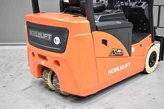 Chariot élévateur d'occasion NOBLELIFT FE3D16N1 3300 ELEKTRO DREIRADFRONTSTAPLER (13072900)