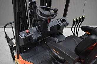 Chariot élévateur d'occasion NOBLELIFT FE3D16N1 4800 ELEKTRO DREIRADFRONTSTAPLER (13072901)