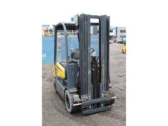 Chariot élévateur d'occasion OM Carrelli XE 25 ELEKTRO VIERRADFRONTSTAPLER (13041182)