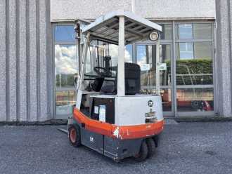 Chariot élévateur d'occasion OM E3/15N ELEKTRO DREIRADFRONTSTAPLER (13052739)