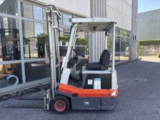 Chariot élévateur d'occasion OM E3/15N ELEKTRO DREIRADFRONTSTAPLER (13052739)