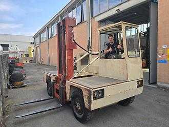 Chariot élévateur d'occasion OM L35 DIESEL SEITENSTAPLER (13071824)
