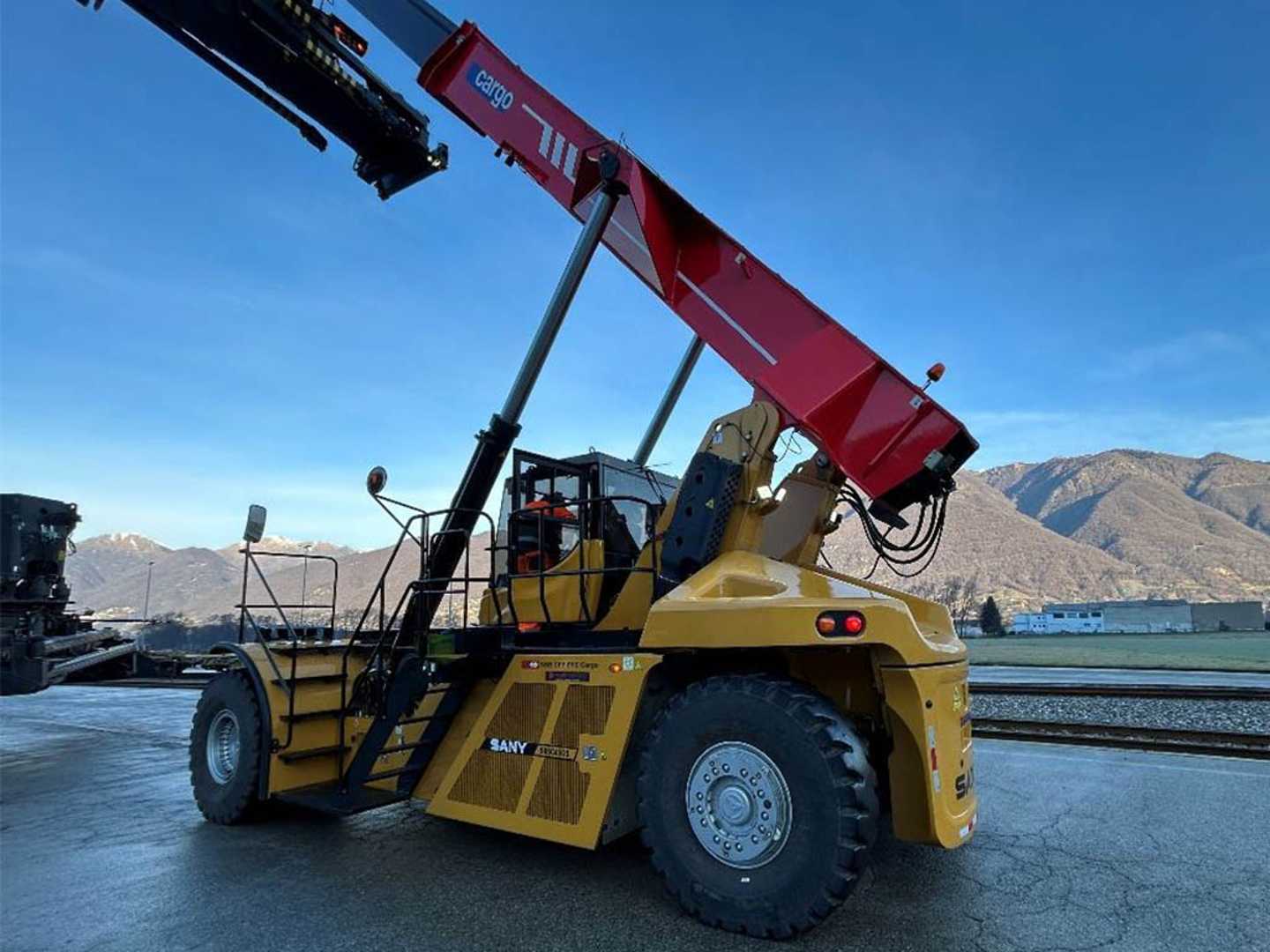 Chariot élévateur d'occasion SANY SRSC45G5-P - PIGGYBACK SPREADER DIESEL REACHSTACKER (13076278)