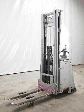 Chariot élévateur d'occasion STILL EXV 16 i base lift ELEKTRO HOCHHUBWAGENDEICHSEL (12974006) backdrop