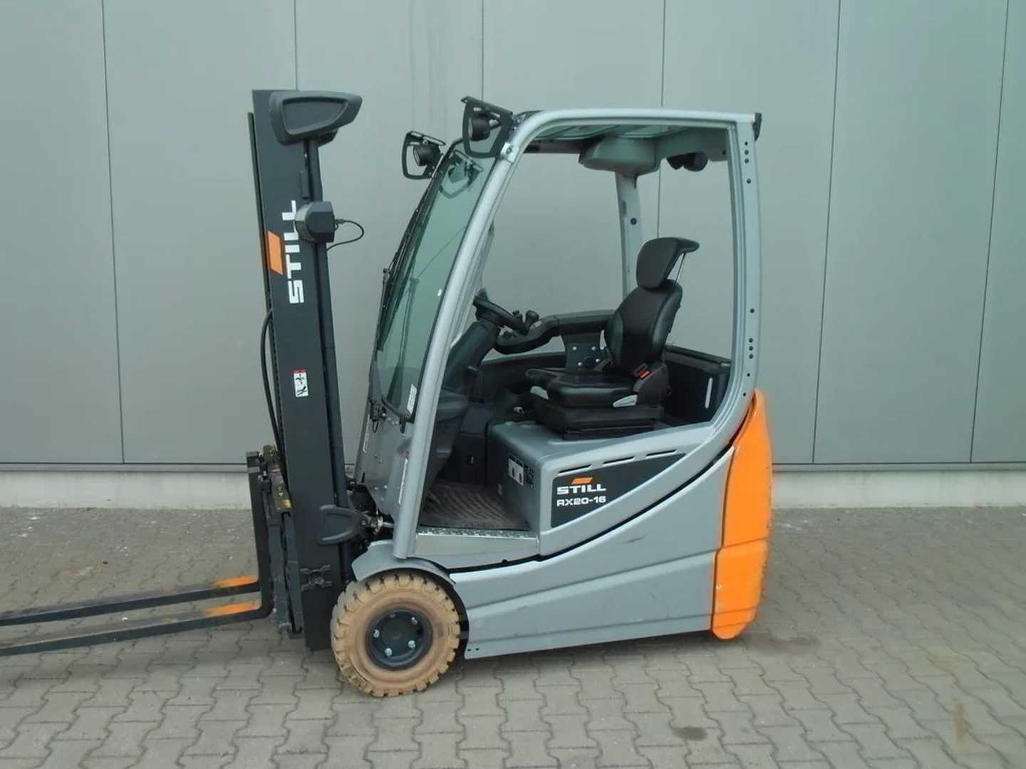 Chariot élévateur d'occasion STILL RX 20-16 ELEKTRO DREIRADFRONTSTAPLER (13035801)