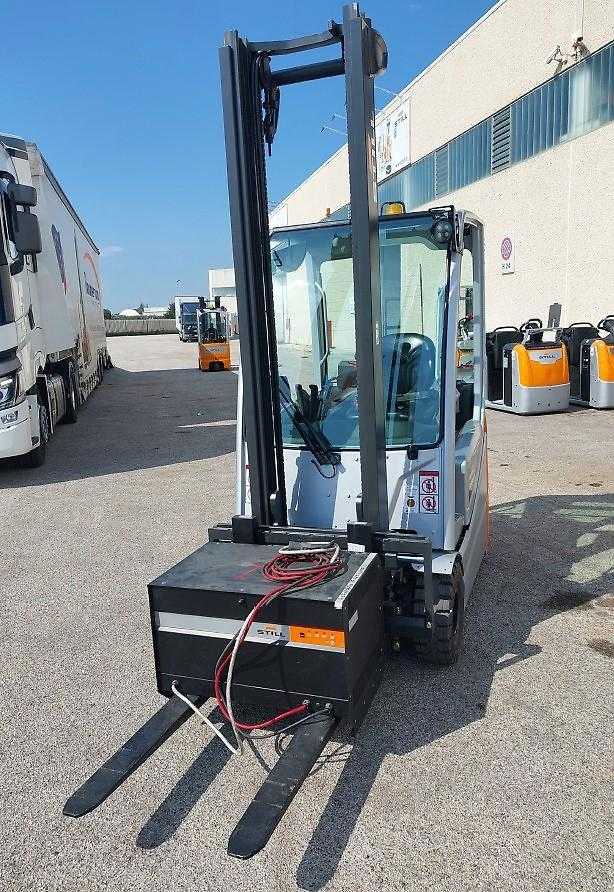 Chariot élévateur d'occasion STILL RX 20-16C ELEKTRO DREIRADFRONTSTAPLER (12940963)