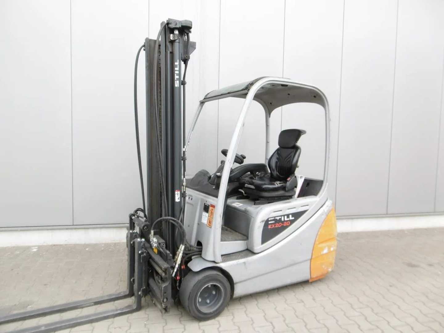 Chariot élévateur d'occasion STILL RX 20-20 ELEKTRO DREIRADFRONTSTAPLER (12986805)