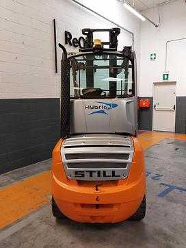 Chariot élévateur d'occasion STILL RX 70-30 DIESEL VIERRADFRONTSTAPLER (13034173)