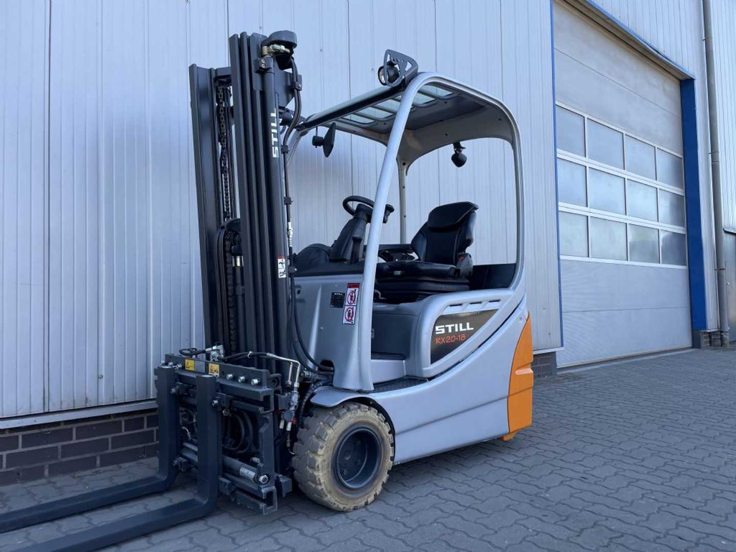 Chariot élévateur d'occasion STILL RX20-18 ELEKTRO DREIRADFRONTSTAPLER (12958825)