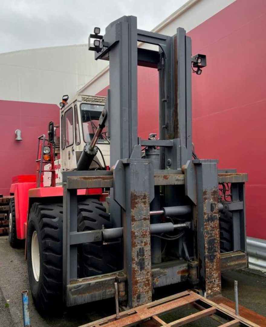 Chariot élévateur d'occasion SVETRUCK 44120-52 DIESEL VIERRADFRONTSTAPLER (12794547)