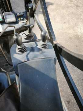 Chariot élévateur d'occasion TOYOTA 02-8 FGF 18 GAS VIERRADFRONTSTAPLER (13070550)