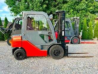 Chariot élévateur d'occasion TOYOTA 02-8FDF25 DIESEL VIERRADFRONTSTAPLER (13064267)