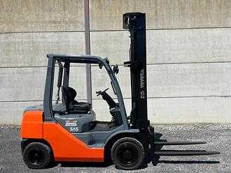 Chariot élévateur d'occasion TOYOTA 02-8FDF25 DIESEL VIERRADFRONTSTAPLER (13071916)