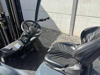 Chariot élévateur d'occasion TOYOTA 02-8FGF25 GAS VIERRADFRONTSTAPLER (13071486)